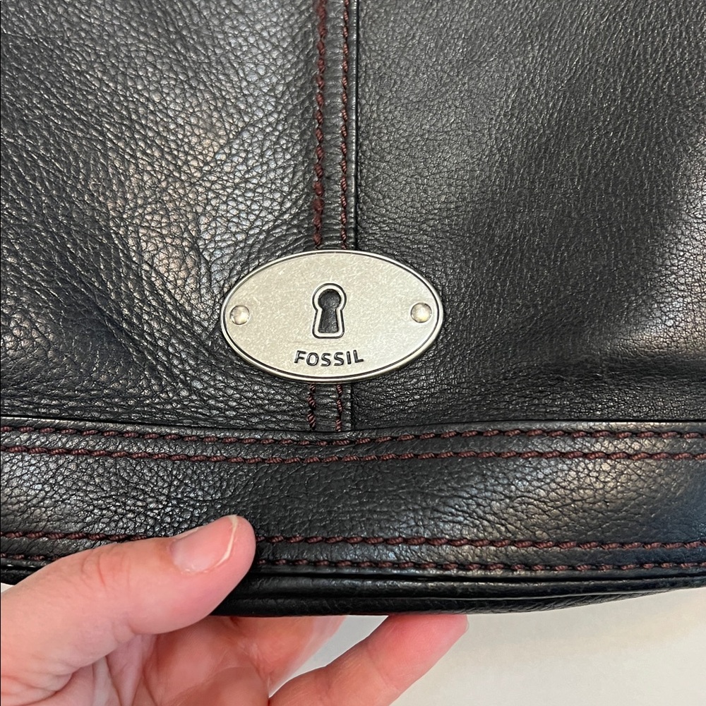 VINTAGE FOSSIL MADDOX BLACK PEBBLED LEATHER BUCKET BAG ZIP CLOSURE CROSSBODY - Picture 7 of 16